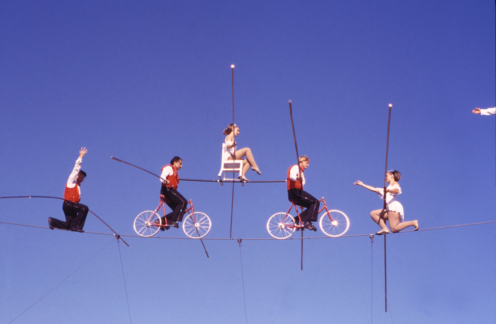 Caterina Verde - The Flying Wallendas as replicators of human behavior